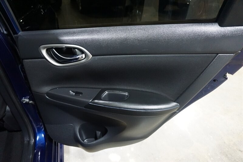 Nissan Sentra SR Vehicle Full-screen Gallery Image 27