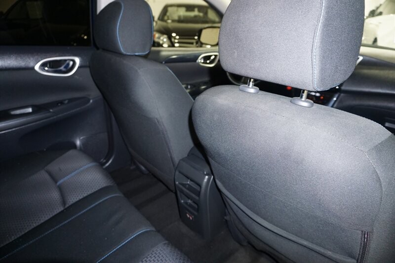 Nissan Sentra SR Vehicle Full-screen Gallery Image 28