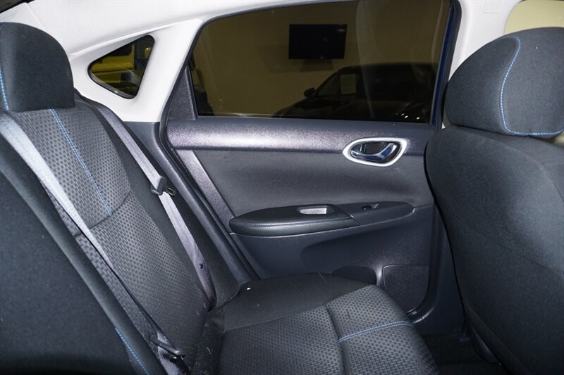 Nissan Sentra SR Vehicle Full-screen Gallery Image 29