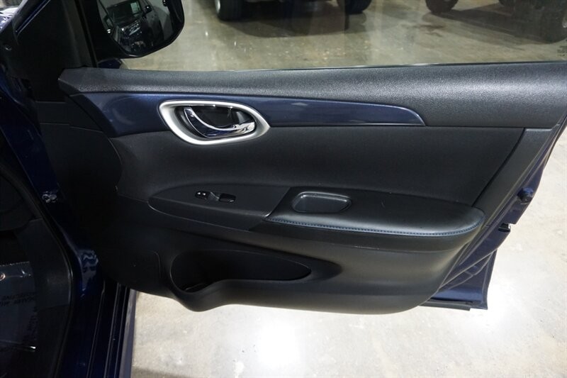 Nissan Sentra SR Vehicle Full-screen Gallery Image 32