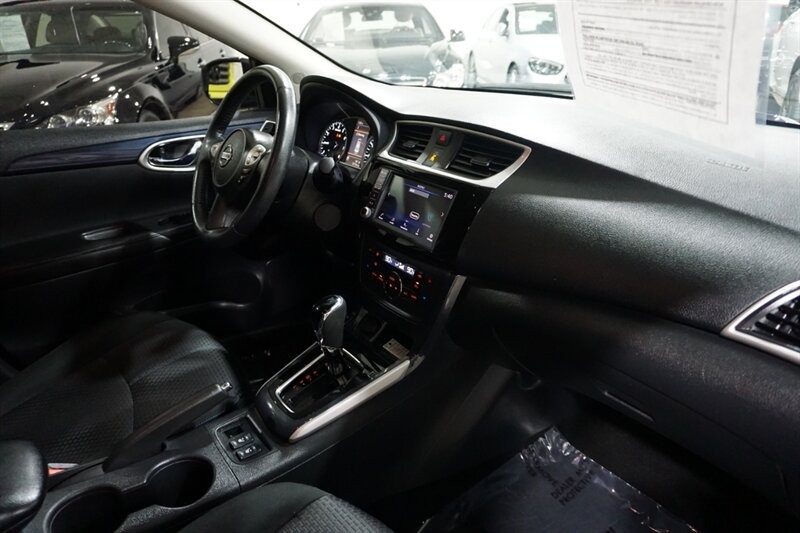 Nissan Sentra SR Vehicle Full-screen Gallery Image 33