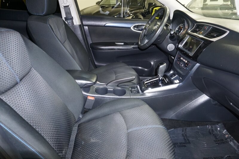 Nissan Sentra SR Vehicle Full-screen Gallery Image 35