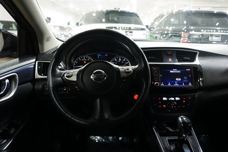 Nissan Sentra SR Vehicle Full-screen Gallery Image 37