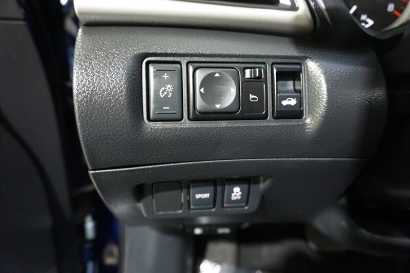 Nissan Sentra SR Vehicle Full-screen Gallery Image 39