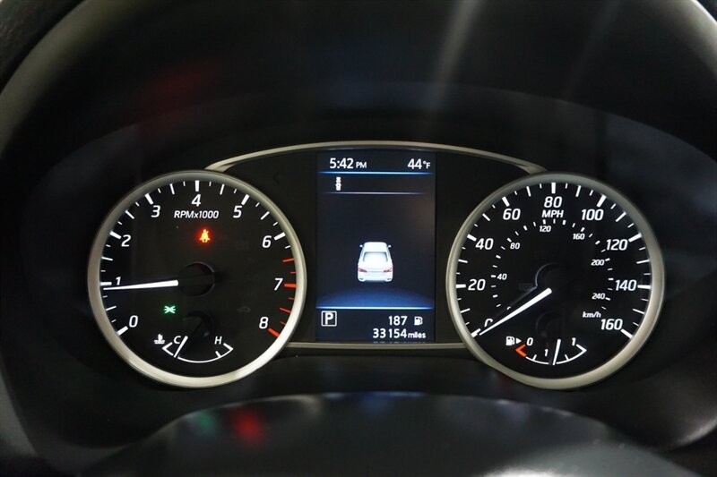 Nissan Sentra SR Vehicle Full-screen Gallery Image 42