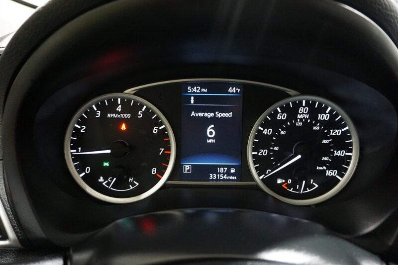 Nissan Sentra SR Vehicle Full-screen Gallery Image 43