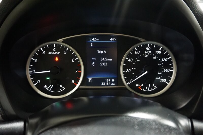 Nissan Sentra SR Vehicle Full-screen Gallery Image 44