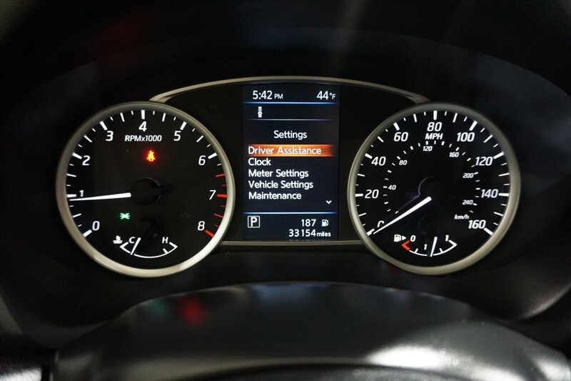 Nissan Sentra SR Vehicle Full-screen Gallery Image 47