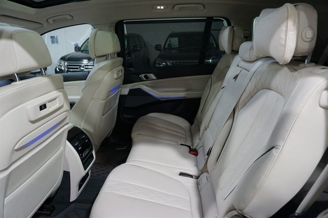 2020 BMW X7 40i photo 25