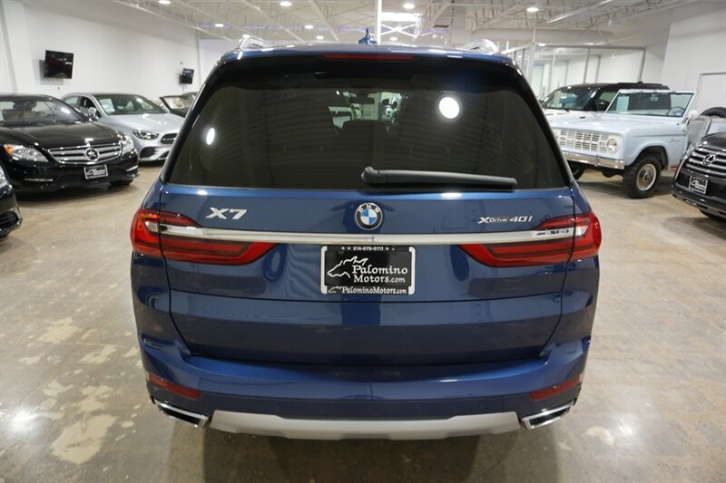 BMW X7 Vehicle Full-screen Gallery Image 08