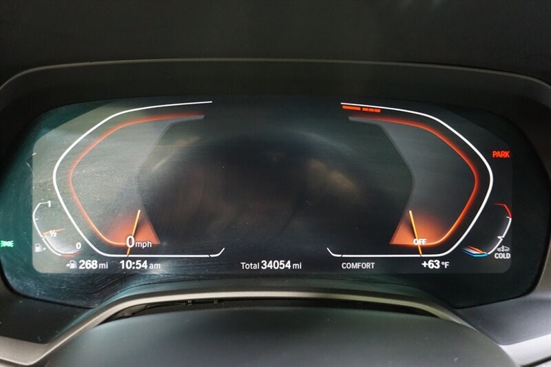 BMW X7 Vehicle Full-screen Gallery Image 47