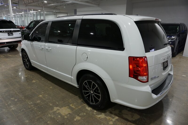 Dodge Grand Caravan Vehicle Full-screen Gallery Image 06