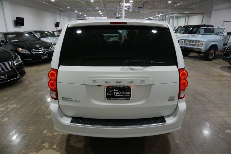 Dodge Grand Caravan Vehicle Full-screen Gallery Image 08