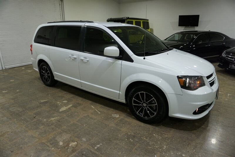 Dodge Grand Caravan Vehicle Full-screen Gallery Image 14