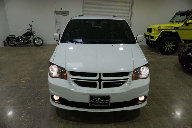 Dodge Grand Caravan Vehicle Full-screen Gallery Image 16