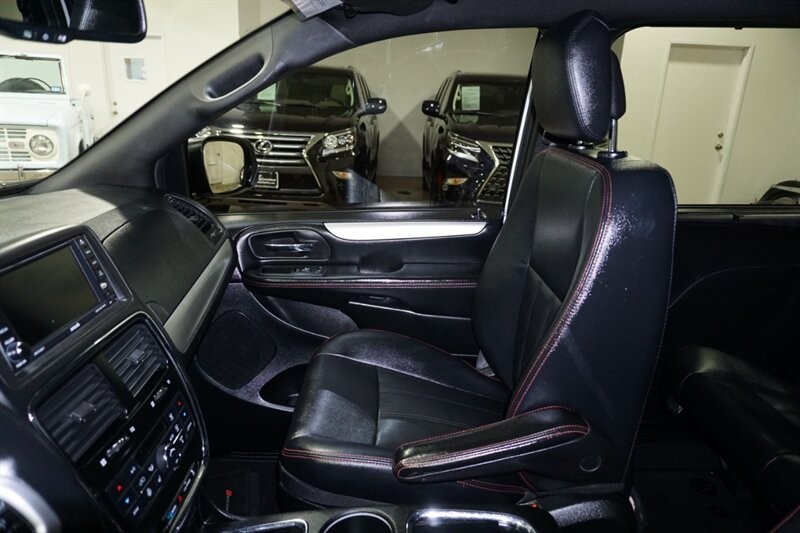 Dodge Grand Caravan Vehicle Full-screen Gallery Image 19