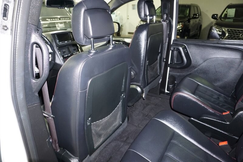 Dodge Grand Caravan Vehicle Full-screen Gallery Image 22