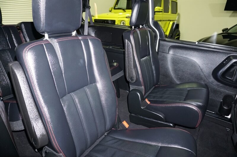 Dodge Grand Caravan Vehicle Full-screen Gallery Image 29