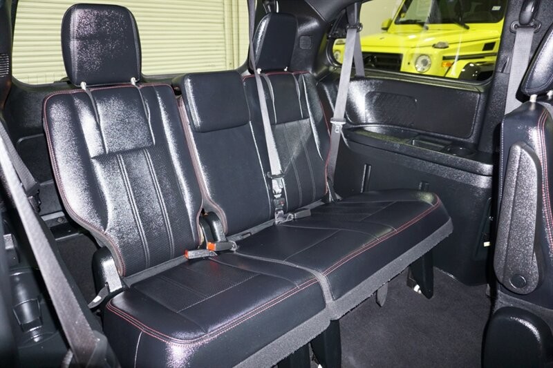 Dodge Grand Caravan Vehicle Full-screen Gallery Image 30