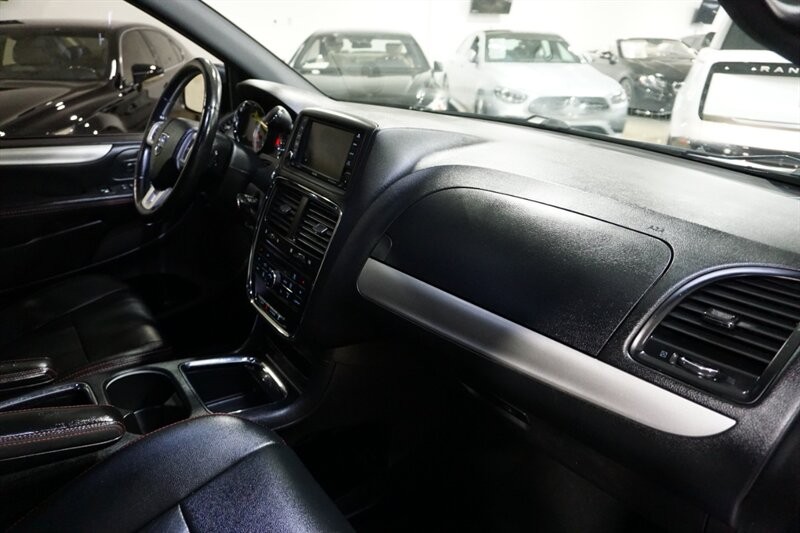 Dodge Grand Caravan Vehicle Full-screen Gallery Image 32