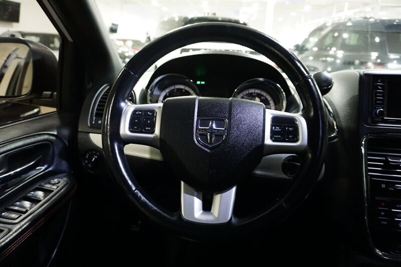 Dodge Grand Caravan Vehicle Full-screen Gallery Image 37