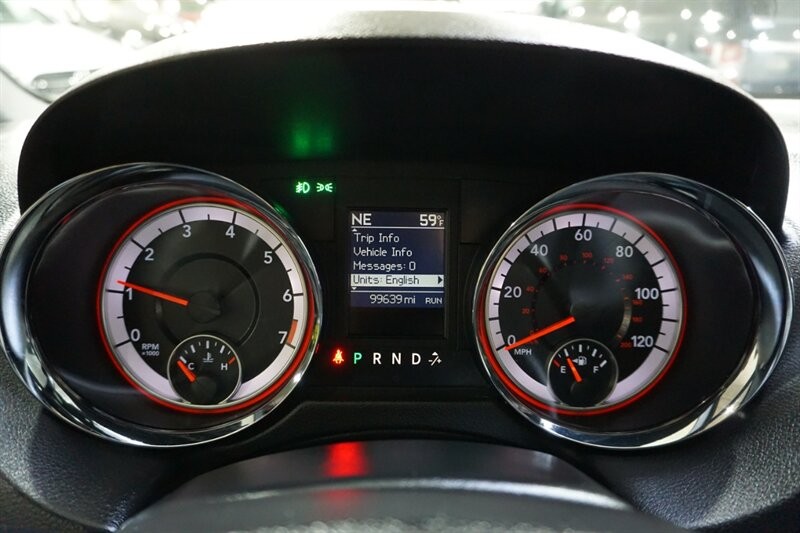 Dodge Grand Caravan Vehicle Full-screen Gallery Image 42