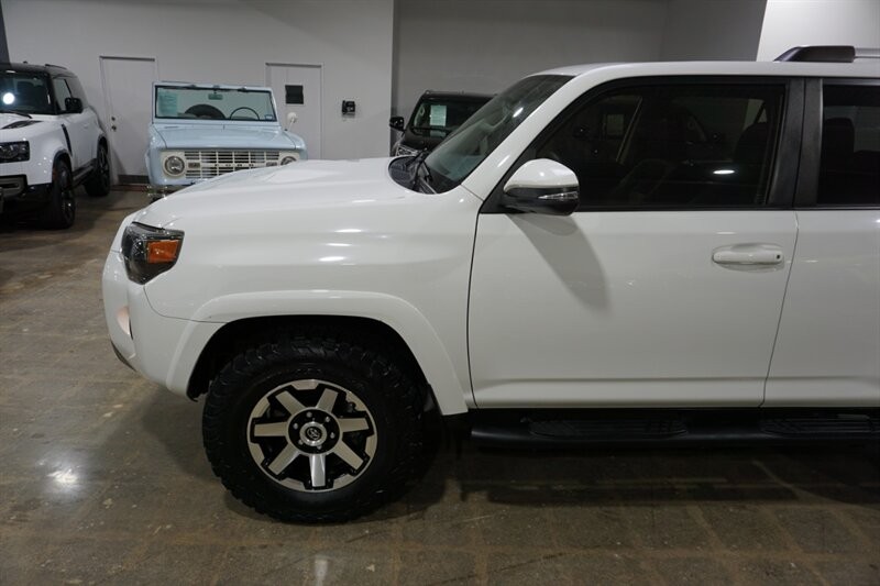 Toyota 4Runner TRD Pro Vehicle Full-screen Gallery Image 03