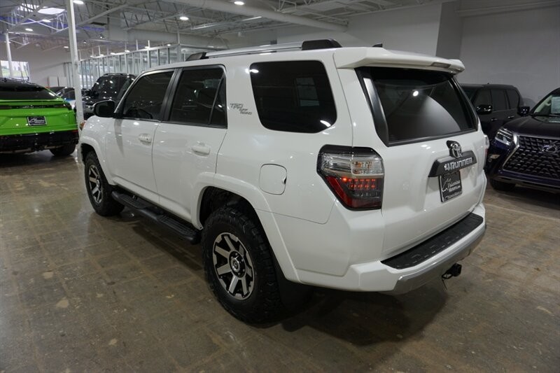 Toyota 4Runner TRD Pro Vehicle Full-screen Gallery Image 07