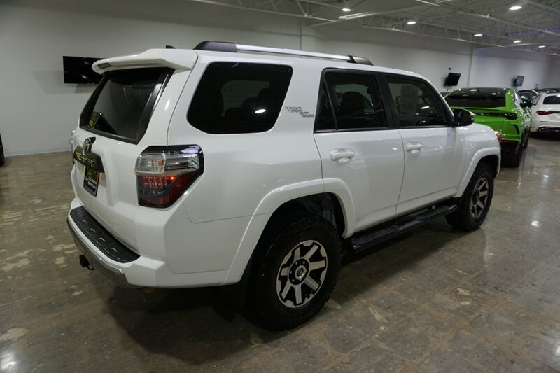 Toyota 4Runner TRD Pro Vehicle Full-screen Gallery Image 10