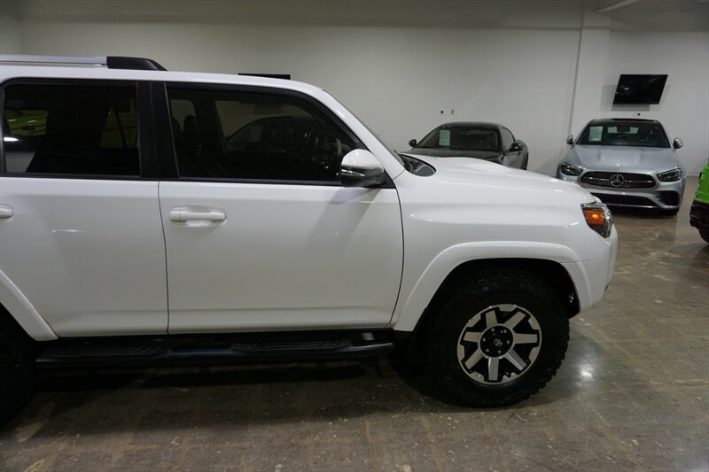 Toyota 4Runner TRD Pro Vehicle Full-screen Gallery Image 13