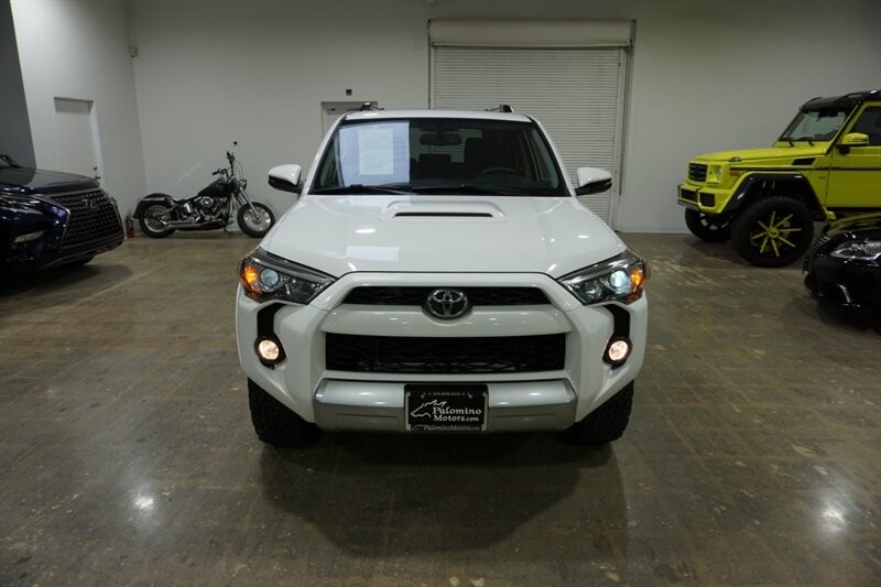 Toyota 4Runner TRD Pro Vehicle Full-screen Gallery Image 16