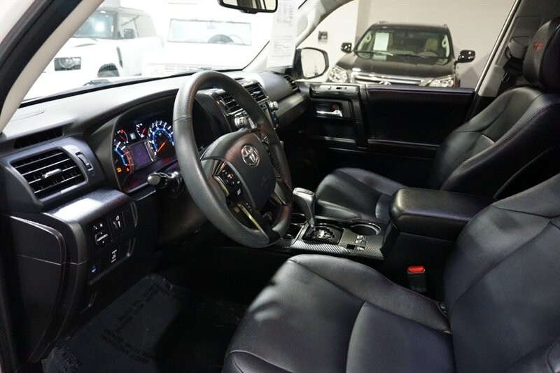 Toyota 4Runner TRD Pro Vehicle Full-screen Gallery Image 18