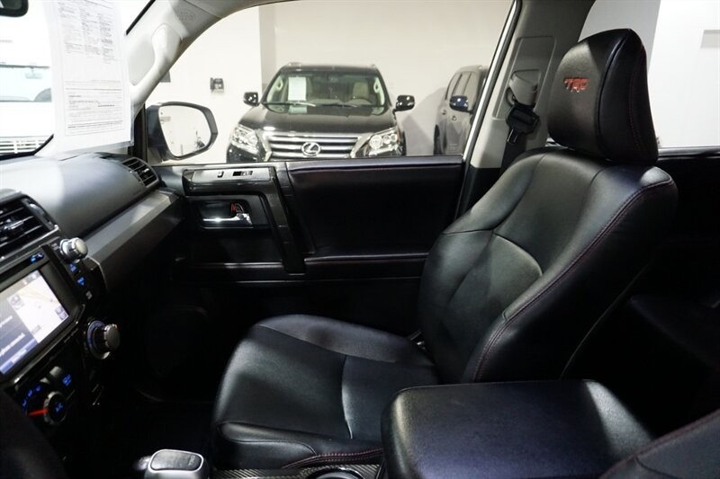 Toyota 4Runner TRD Pro Vehicle Full-screen Gallery Image 19