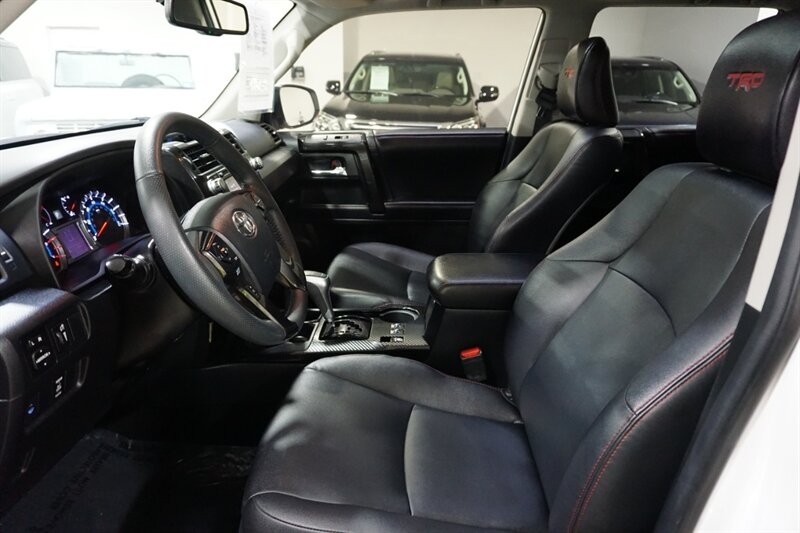 Toyota 4Runner TRD Pro Vehicle Full-screen Gallery Image 20