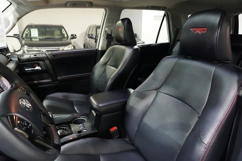 Toyota 4Runner TRD Pro Vehicle Full-screen Gallery Image 21