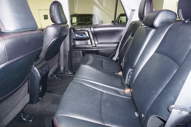 Toyota 4Runner TRD Pro Vehicle Full-screen Gallery Image 26