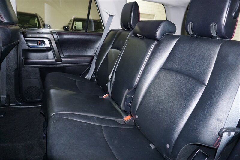 Toyota 4Runner TRD Pro Vehicle Full-screen Gallery Image 27