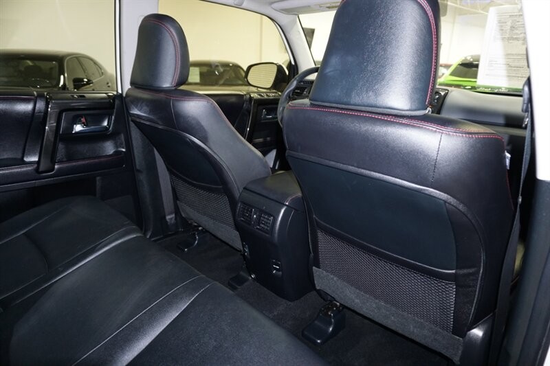 Toyota 4Runner TRD Pro Vehicle Full-screen Gallery Image 30