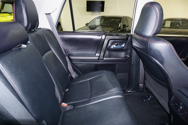 Toyota 4Runner TRD Pro Vehicle Full-screen Gallery Image 31