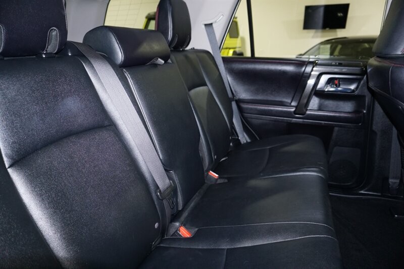 Toyota 4Runner TRD Pro Vehicle Full-screen Gallery Image 33