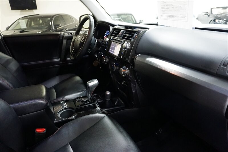 Toyota 4Runner TRD Pro Vehicle Full-screen Gallery Image 35