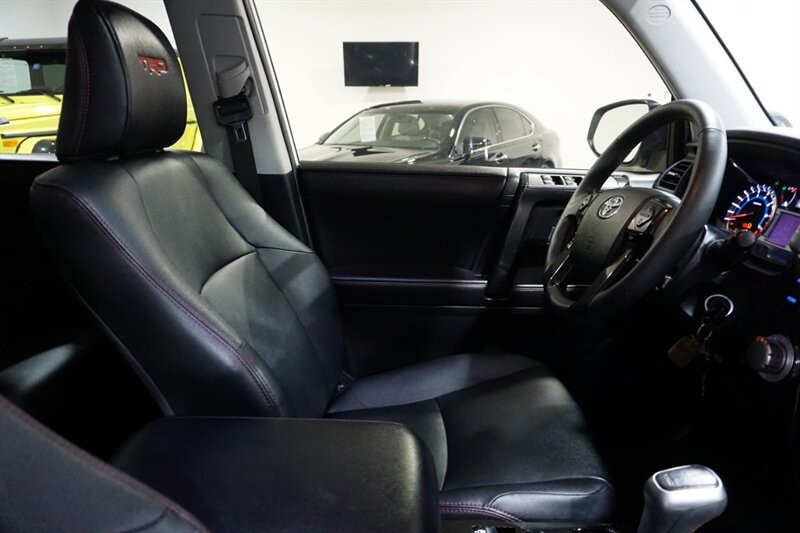 Toyota 4Runner TRD Pro Vehicle Full-screen Gallery Image 36