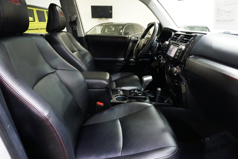 Toyota 4Runner TRD Pro Vehicle Full-screen Gallery Image 37