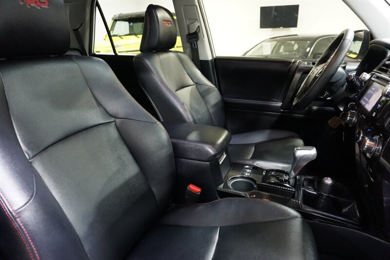 Toyota 4Runner TRD Pro Vehicle Full-screen Gallery Image 38