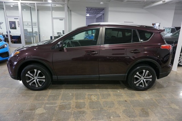 2016 Toyota RAV4 LE photo 4