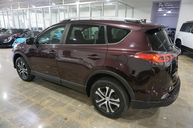 2016 Toyota RAV4 LE photo 5