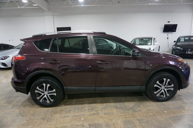 2016 Toyota RAV4 LE photo 10