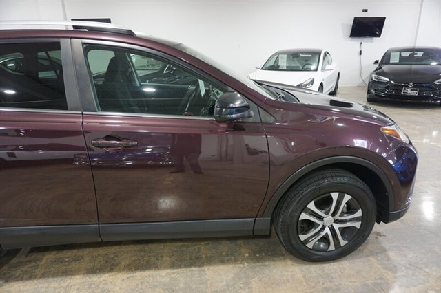 2016 Toyota RAV4 LE photo 12