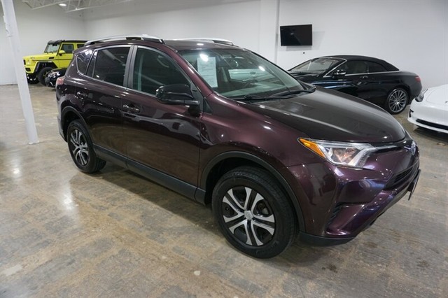 2016 Toyota RAV4 LE photo 13