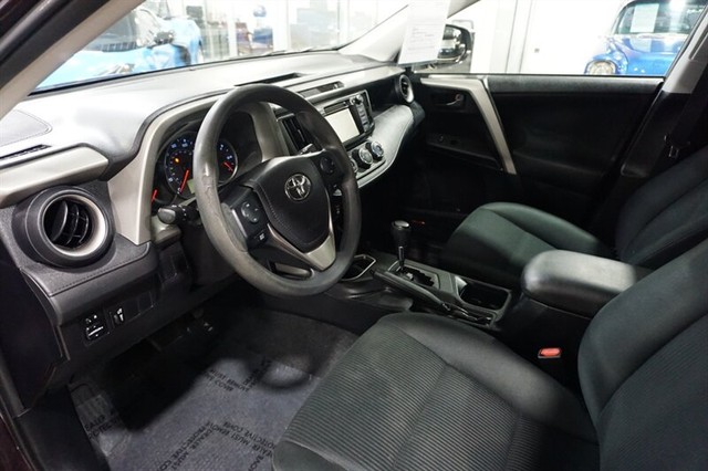 2016 Toyota RAV4 LE photo 17